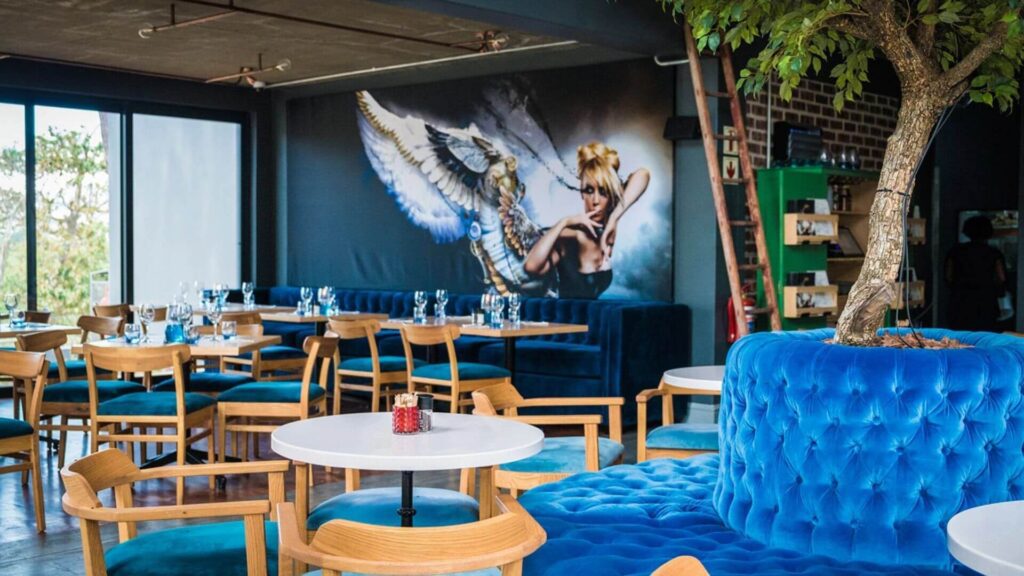 Jakes in the Village opens onto a large garden, providing a wonderful space for al fresco lunches, social dinners, and the vibrant bar and lounge for all occasions